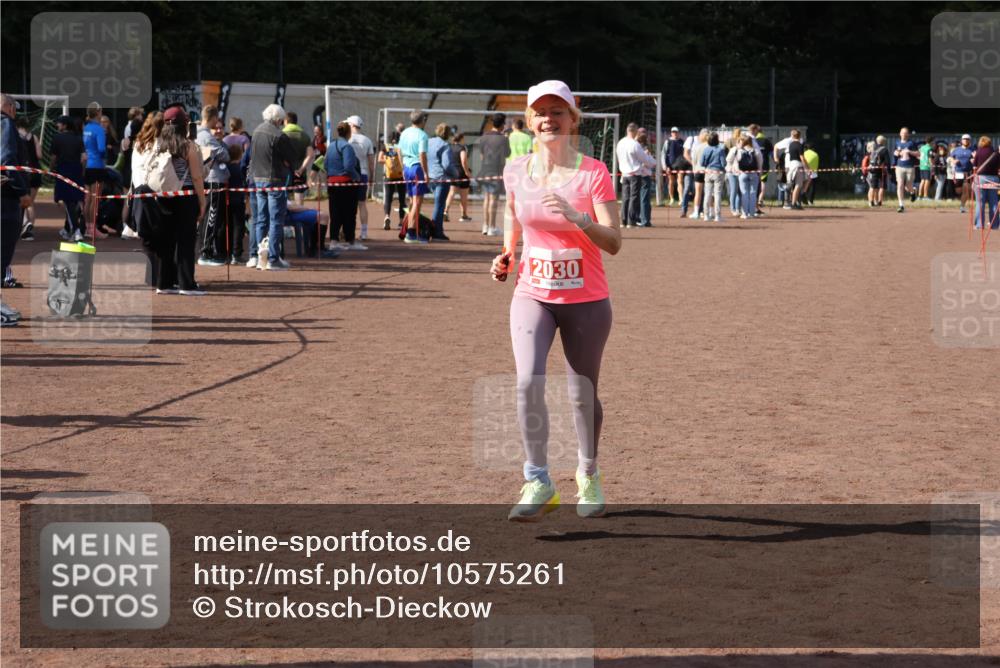 27.09.2026 - 35. Volkslauf durch das schöne Alstertal Strokosch-Dieckow http://msf.ph/oto/10575261 27.09.2026 12:34:59 Ziel 2030 meine-sportfotos.de