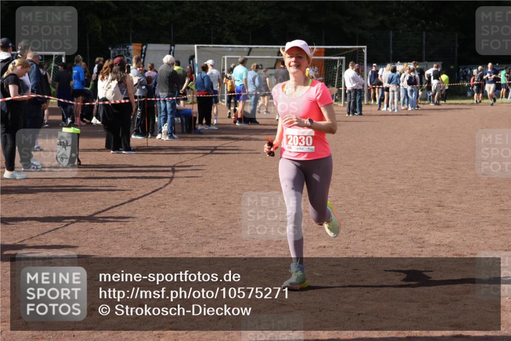 27.09.2026 - 35. Volkslauf durch das schöne Alstertal Strokosch-Dieckow http://msf.ph/oto/10575271 27.09.2026 12:34:59 Ziel 2030 meine-sportfotos.de