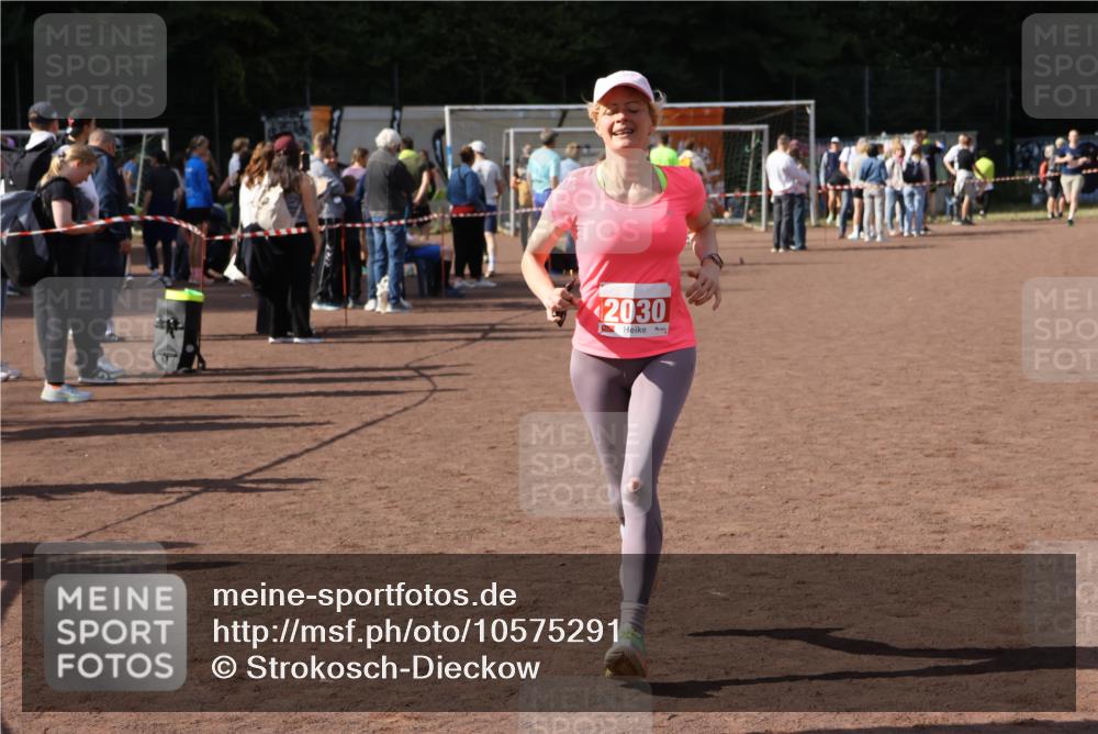 27.09.2026 - 35. Volkslauf durch das schöne Alstertal Strokosch-Dieckow http://msf.ph/oto/10575291 27.09.2026 12:34:59 Ziel 2030 meine-sportfotos.de