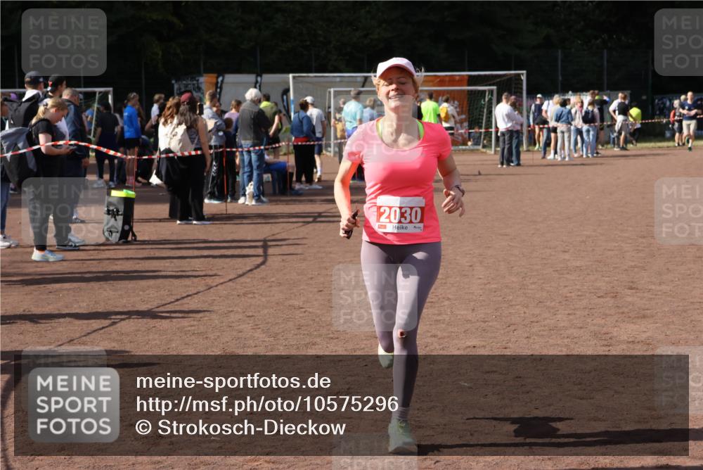 27.09.2026 - 35. Volkslauf durch das schöne Alstertal Strokosch-Dieckow http://msf.ph/oto/10575296 27.09.2026 12:34:59 Ziel 2030 meine-sportfotos.de