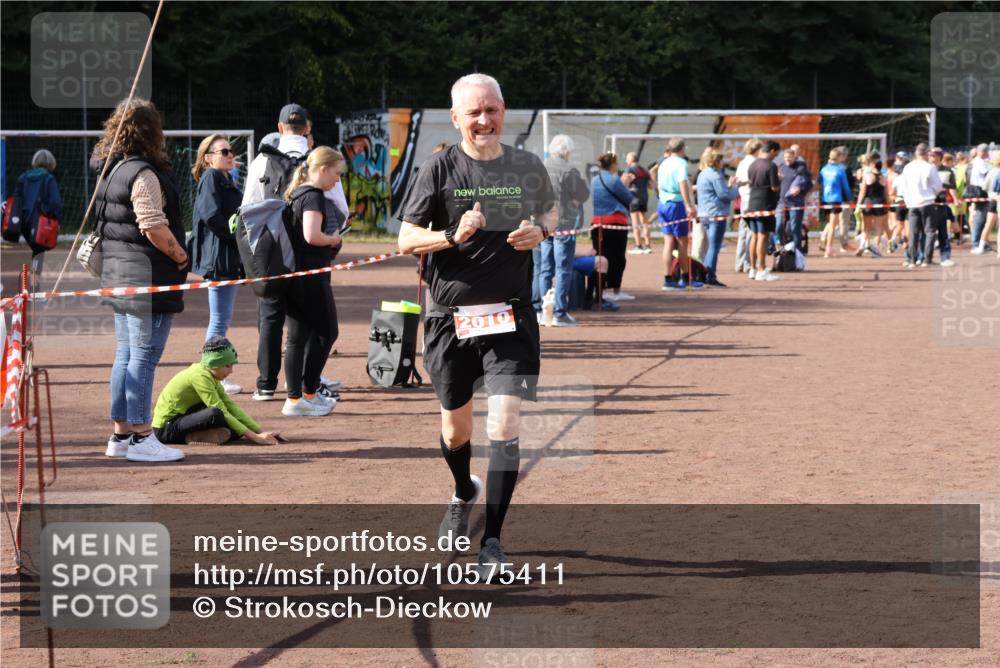 27.09.2026 - 35. Volkslauf durch das schöne Alstertal Strokosch-Dieckow http://msf.ph/oto/10575411 27.09.2026 12:35:29 Ziel 2010 meine-sportfotos.de