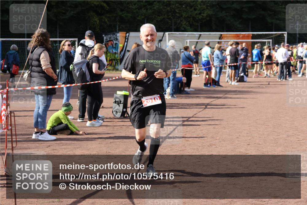 27.09.2026 - 35. Volkslauf durch das schöne Alstertal Strokosch-Dieckow http://msf.ph/oto/10575416 27.09.2026 12:35:29 Ziel 2010 meine-sportfotos.de