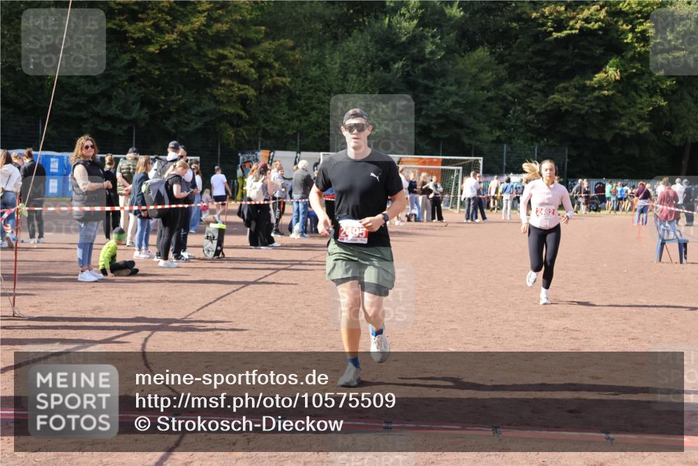 27.09.2026 - 35. Volkslauf durch das schöne Alstertal Strokosch-Dieckow http://msf.ph/oto/10575509 27.09.2026 12:36:00 Ziel 2482, 2495 meine-sportfotos.de