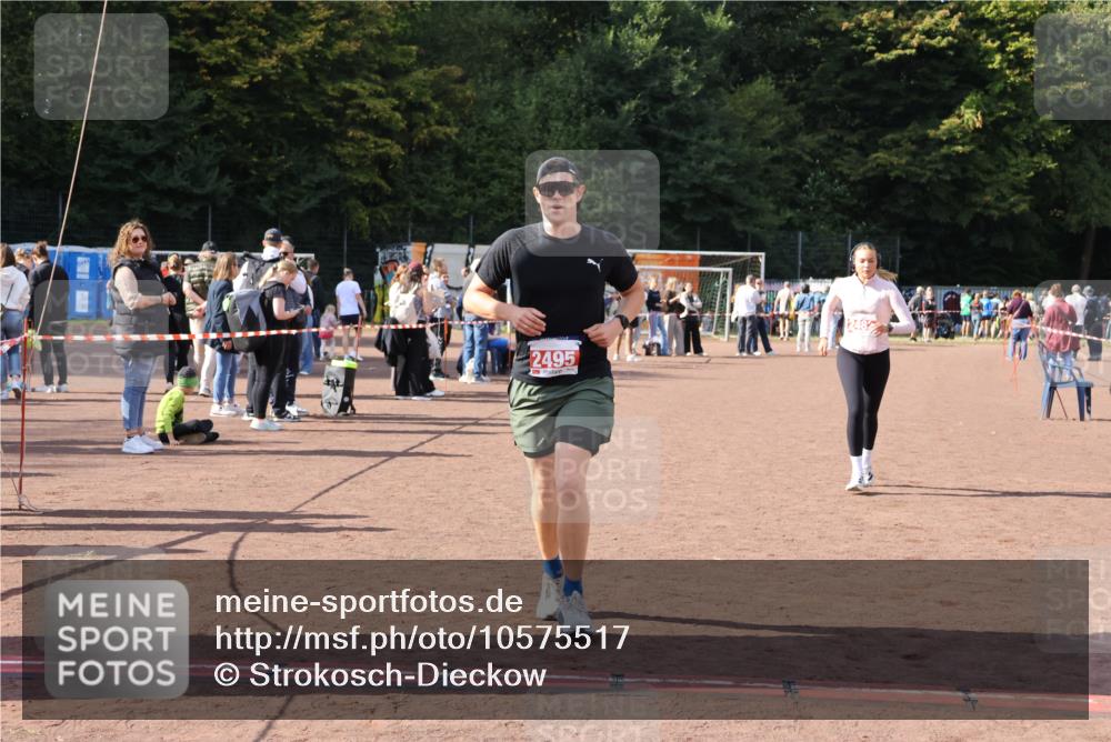 27.09.2026 - 35. Volkslauf durch das schöne Alstertal Strokosch-Dieckow http://msf.ph/oto/10575517 27.09.2026 12:36:00 Ziel 2482, 2495 meine-sportfotos.de