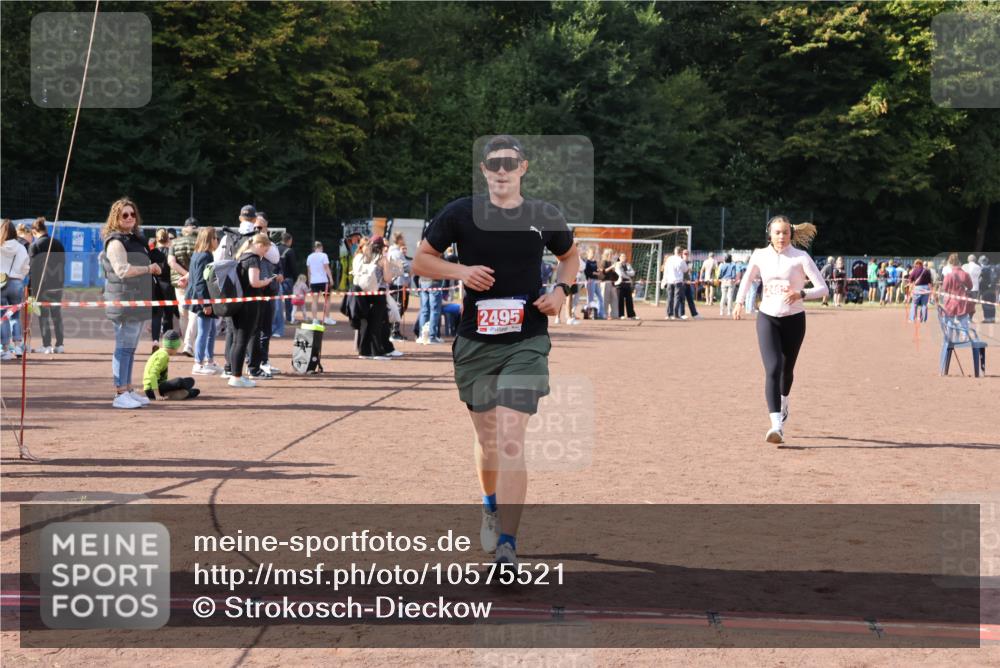 27.09.2026 - 35. Volkslauf durch das schöne Alstertal Strokosch-Dieckow http://msf.ph/oto/10575521 27.09.2026 12:36:00 Ziel 2482, 2495 meine-sportfotos.de