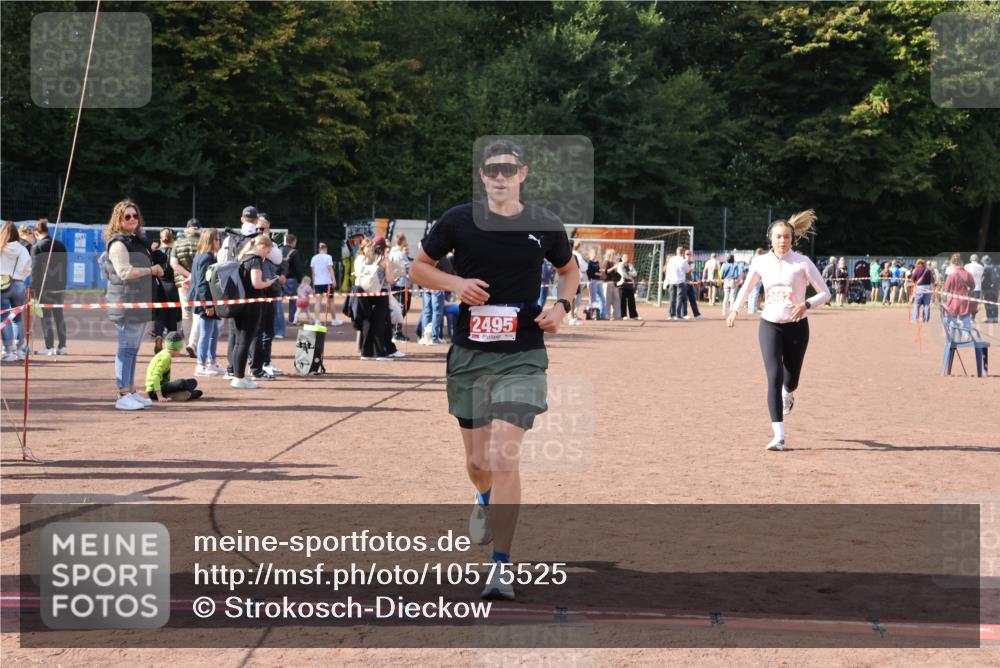 27.09.2026 - 35. Volkslauf durch das schöne Alstertal Strokosch-Dieckow http://msf.ph/oto/10575525 27.09.2026 12:36:00 Ziel 2482, 2495 meine-sportfotos.de