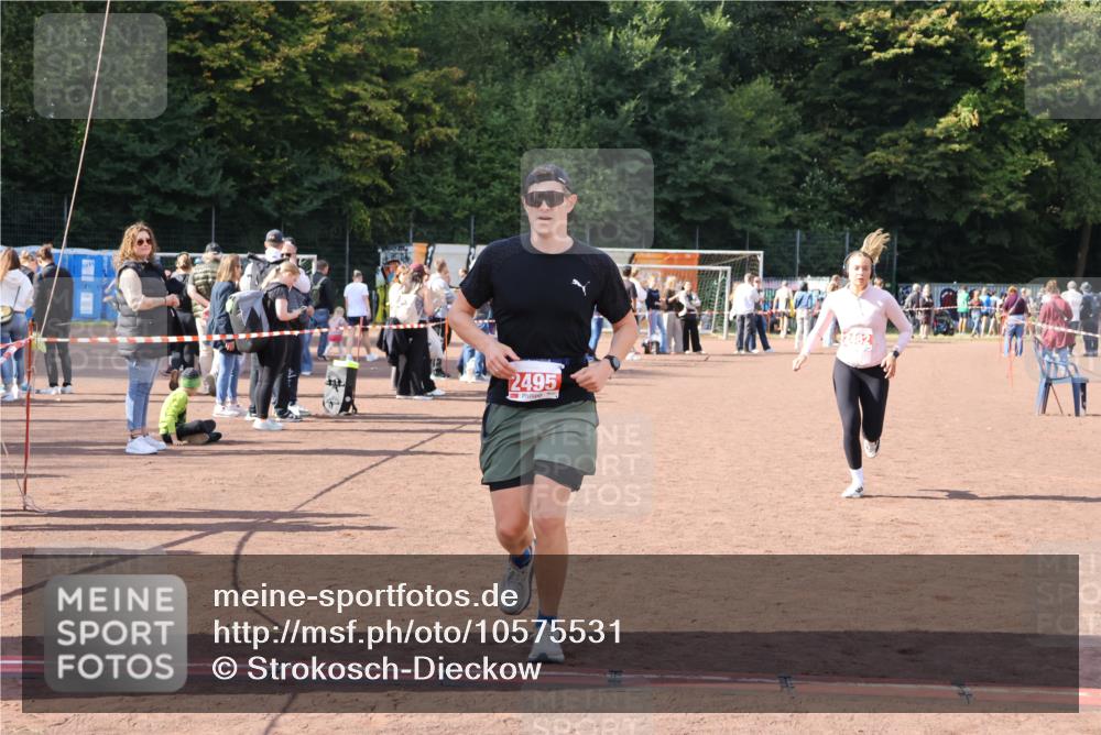 27.09.2026 - 35. Volkslauf durch das schöne Alstertal Strokosch-Dieckow http://msf.ph/oto/10575531 27.09.2026 12:36:00 Ziel 2482, 2495 meine-sportfotos.de