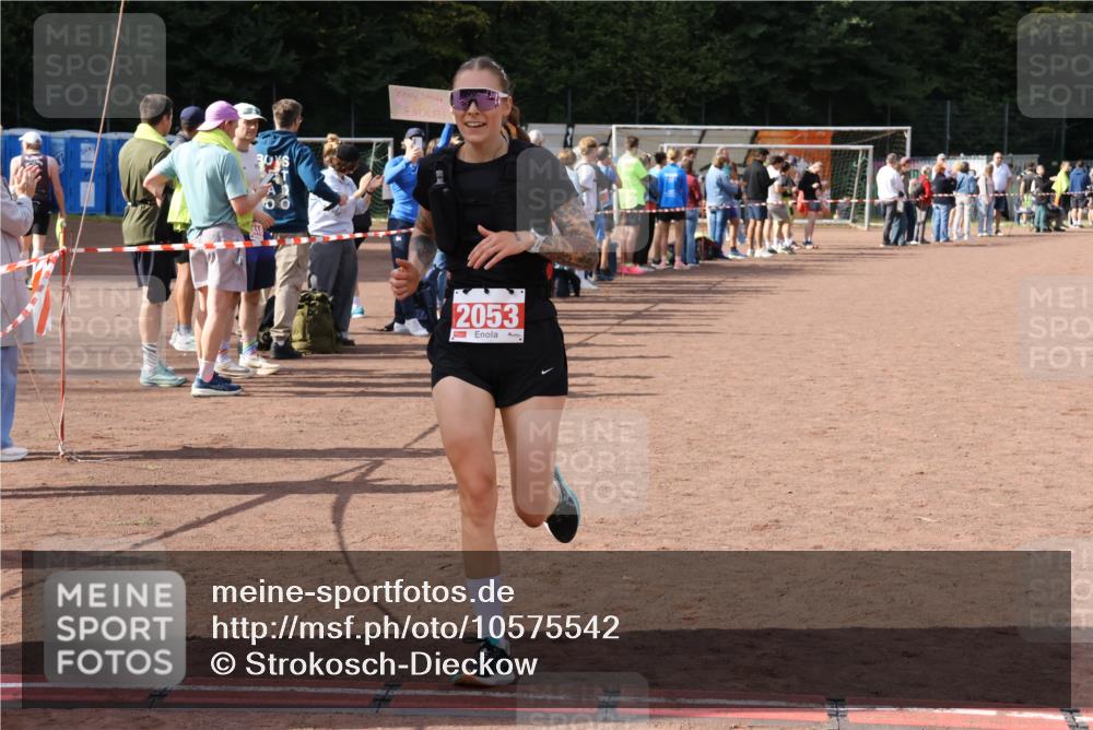 27.09.2026 - 35. Volkslauf durch das schöne Alstertal Strokosch-Dieckow http://msf.ph/oto/10575542 27.09.2026 12:29:45 Ziel 2000, 2053 meine-sportfotos.de