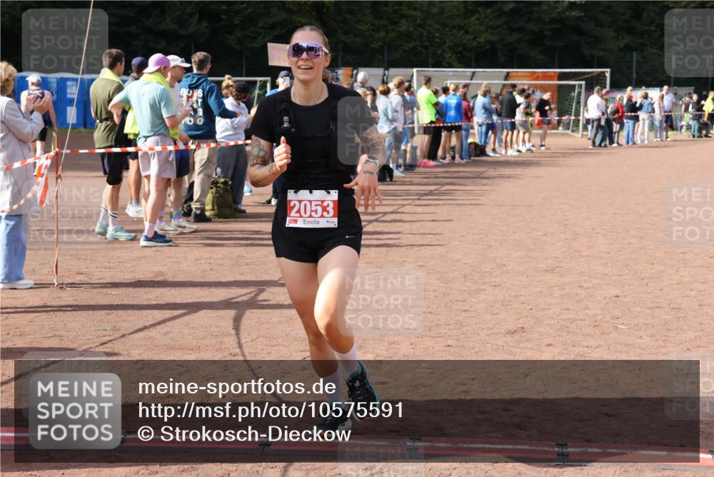 27.09.2026 - 35. Volkslauf durch das schöne Alstertal Strokosch-Dieckow http://msf.ph/oto/10575591 27.09.2026 12:29:46 Ziel 2000, 2053 meine-sportfotos.de