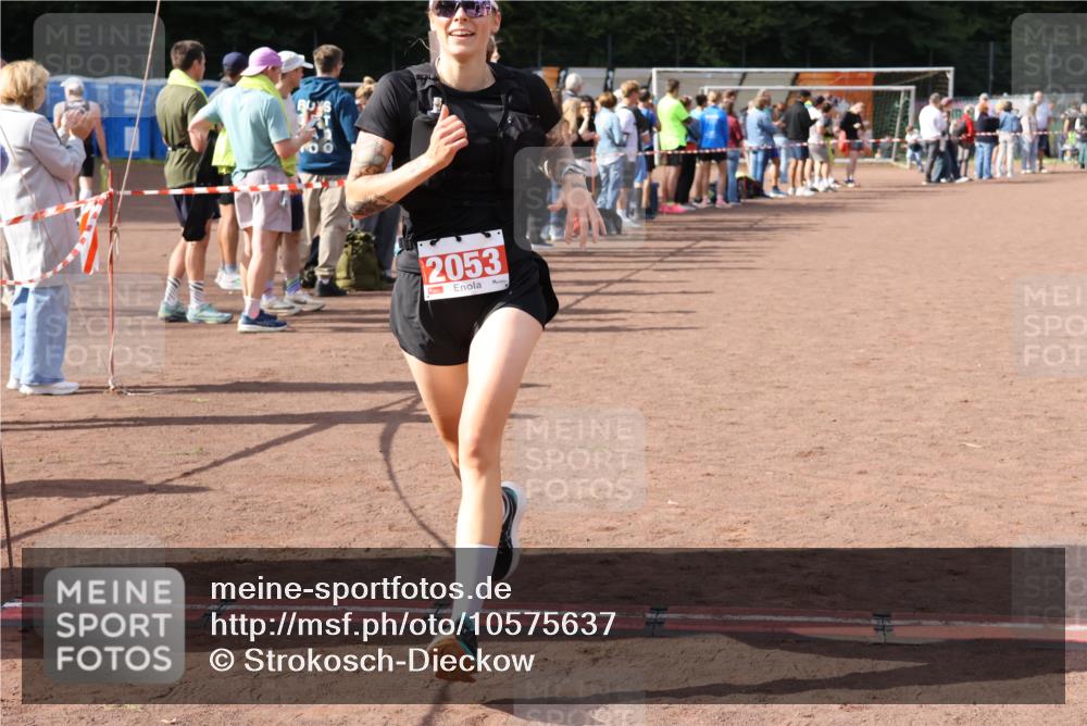 27.09.2026 - 35. Volkslauf durch das schöne Alstertal Strokosch-Dieckow http://msf.ph/oto/10575637 27.09.2026 12:29:46 Ziel 2000, 2053 meine-sportfotos.de