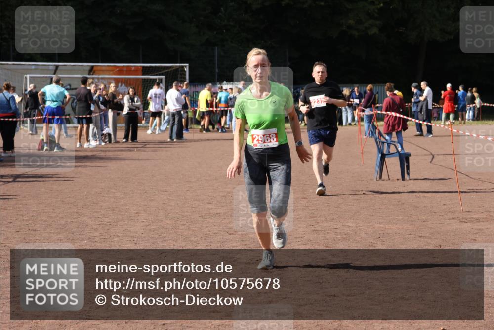27.09.2026 - 35. Volkslauf durch das schöne Alstertal Strokosch-Dieckow http://msf.ph/oto/10575678 27.09.2026 12:36:47 Ziel 2237, 2968 meine-sportfotos.de
