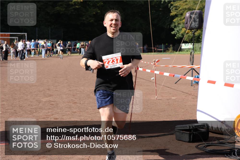 27.09.2026 - 35. Volkslauf durch das schöne Alstertal Strokosch-Dieckow http://msf.ph/oto/10575686 27.09.2026 12:36:51 Ziel 2237, 2968 meine-sportfotos.de
