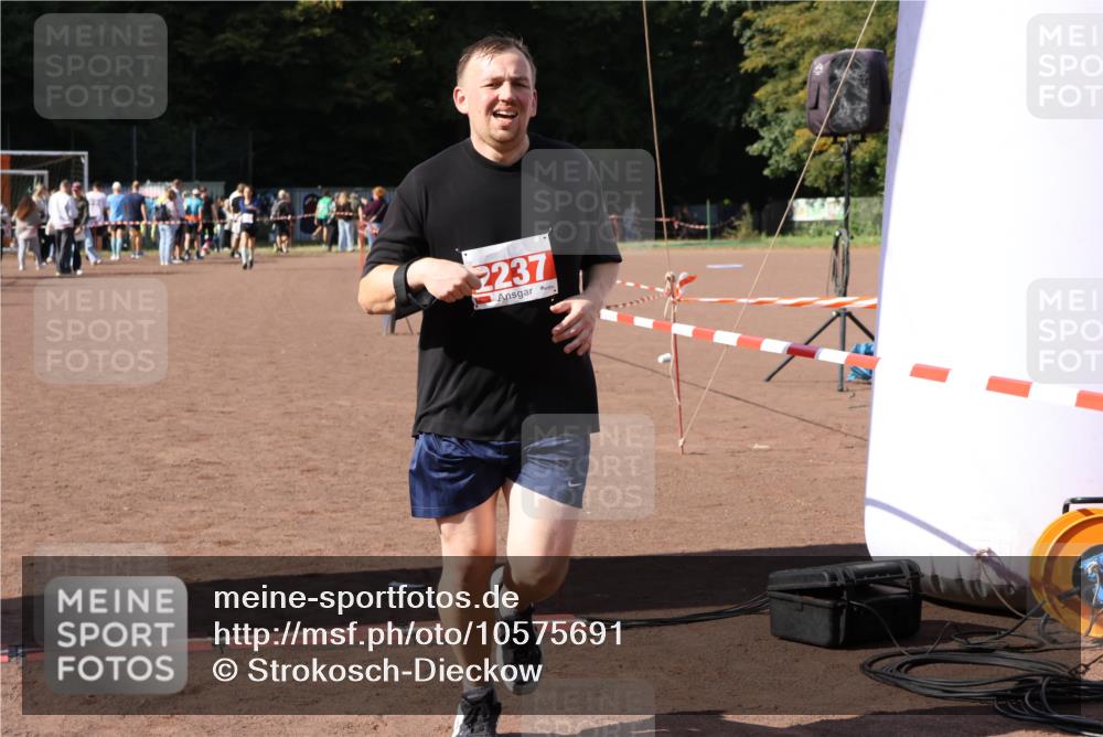 27.09.2026 - 35. Volkslauf durch das schöne Alstertal Strokosch-Dieckow http://msf.ph/oto/10575691 27.09.2026 12:36:51 Ziel 2237, 2968 meine-sportfotos.de