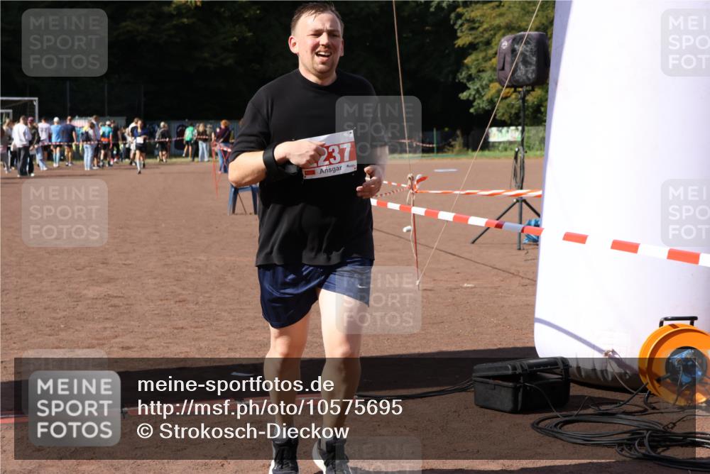 27.09.2026 - 35. Volkslauf durch das schöne Alstertal Strokosch-Dieckow http://msf.ph/oto/10575695 27.09.2026 12:36:51 Ziel 2237, 2968 meine-sportfotos.de