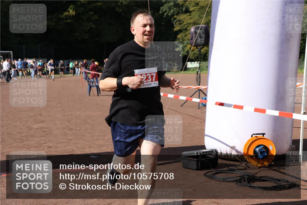 27.09.2026 - 35. Volkslauf durch das schöne Alstertal Strokosch-Dieckow http://msf.ph/oto/10575708 27.09.2026 12:36:51 Ziel 2237, 2968 meine-sportfotos.de