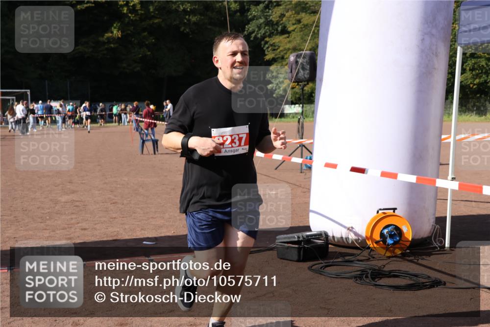 27.09.2026 - 35. Volkslauf durch das schöne Alstertal Strokosch-Dieckow http://msf.ph/oto/10575711 27.09.2026 12:36:51 Ziel 2237, 2968 meine-sportfotos.de