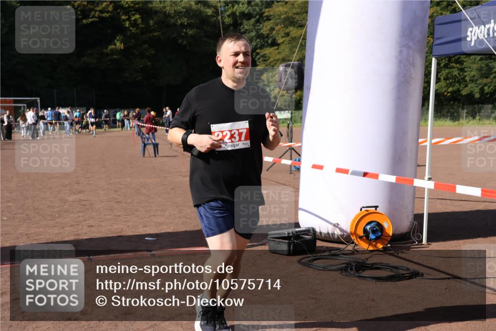 27.09.2026 - 35. Volkslauf durch das schöne Alstertal Strokosch-Dieckow http://msf.ph/oto/10575714 27.09.2026 12:36:51 Ziel 2237, 2968 meine-sportfotos.de
