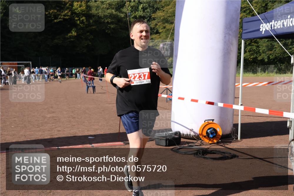 27.09.2026 - 35. Volkslauf durch das schöne Alstertal Strokosch-Dieckow http://msf.ph/oto/10575720 27.09.2026 12:36:51 Ziel 2237, 2968 meine-sportfotos.de