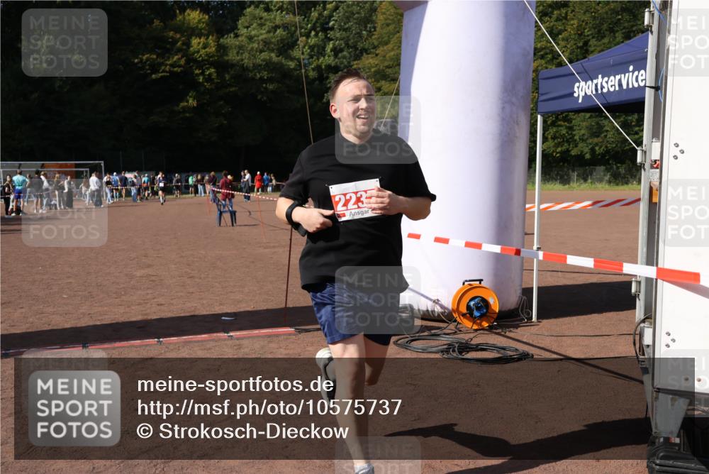 27.09.2026 - 35. Volkslauf durch das schöne Alstertal Strokosch-Dieckow http://msf.ph/oto/10575737 27.09.2026 12:36:52 Ziel 2237, 2968 meine-sportfotos.de