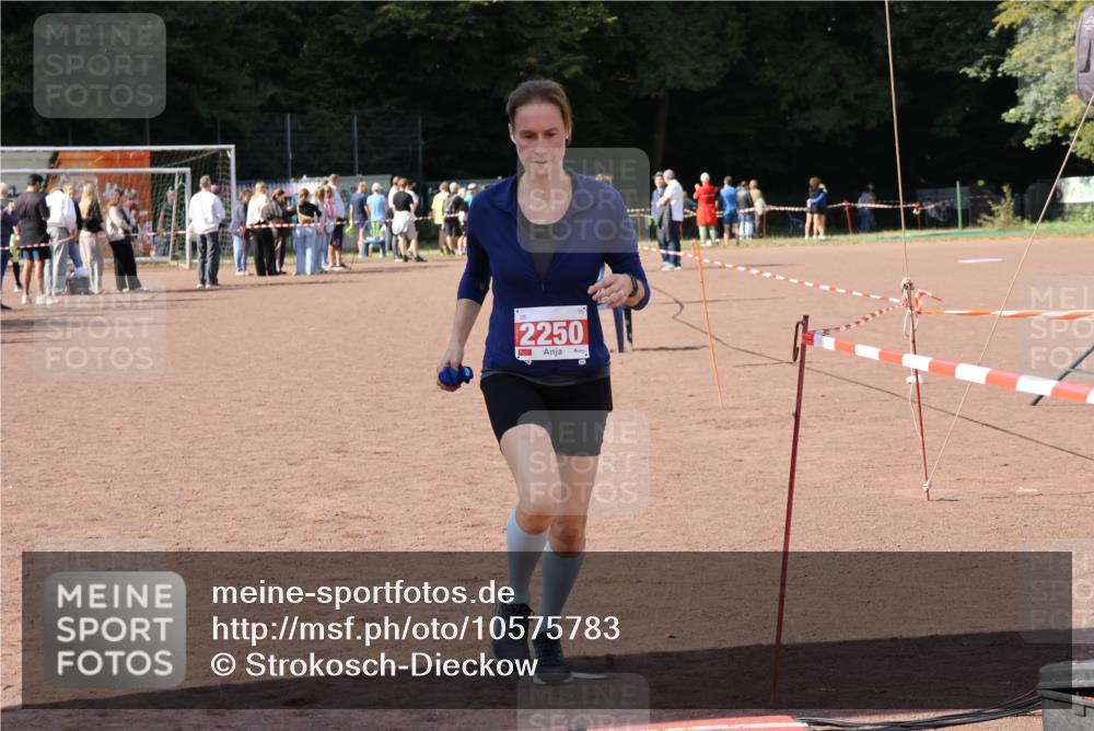 27.09.2026 - 35. Volkslauf durch das schöne Alstertal Strokosch-Dieckow http://msf.ph/oto/10575783 27.09.2026 12:37:02 Ziel 2250 meine-sportfotos.de