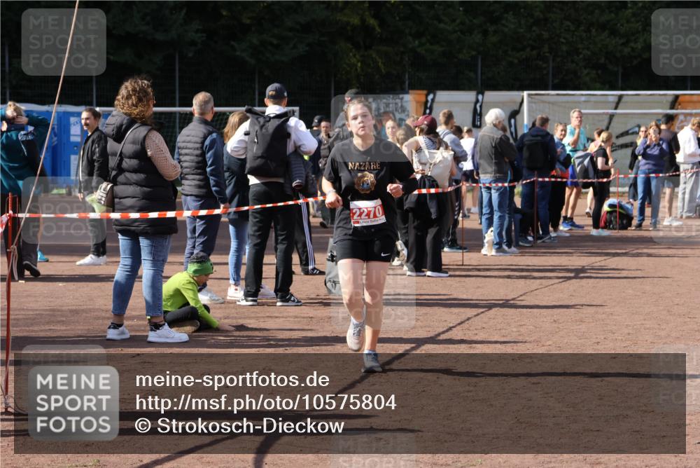 27.09.2026 - 35. Volkslauf durch das schöne Alstertal Strokosch-Dieckow http://msf.ph/oto/10575804 27.09.2026 12:37:31 Ziel 2270 meine-sportfotos.de