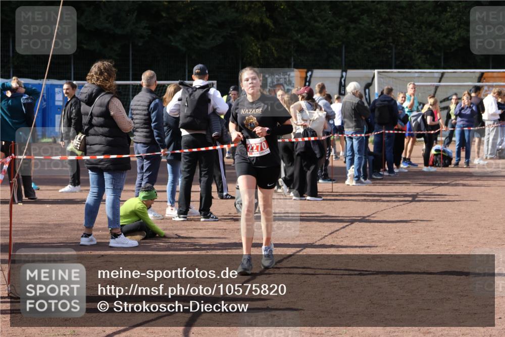 27.09.2026 - 35. Volkslauf durch das schöne Alstertal Strokosch-Dieckow http://msf.ph/oto/10575820 27.09.2026 12:37:31 Ziel 2270 meine-sportfotos.de