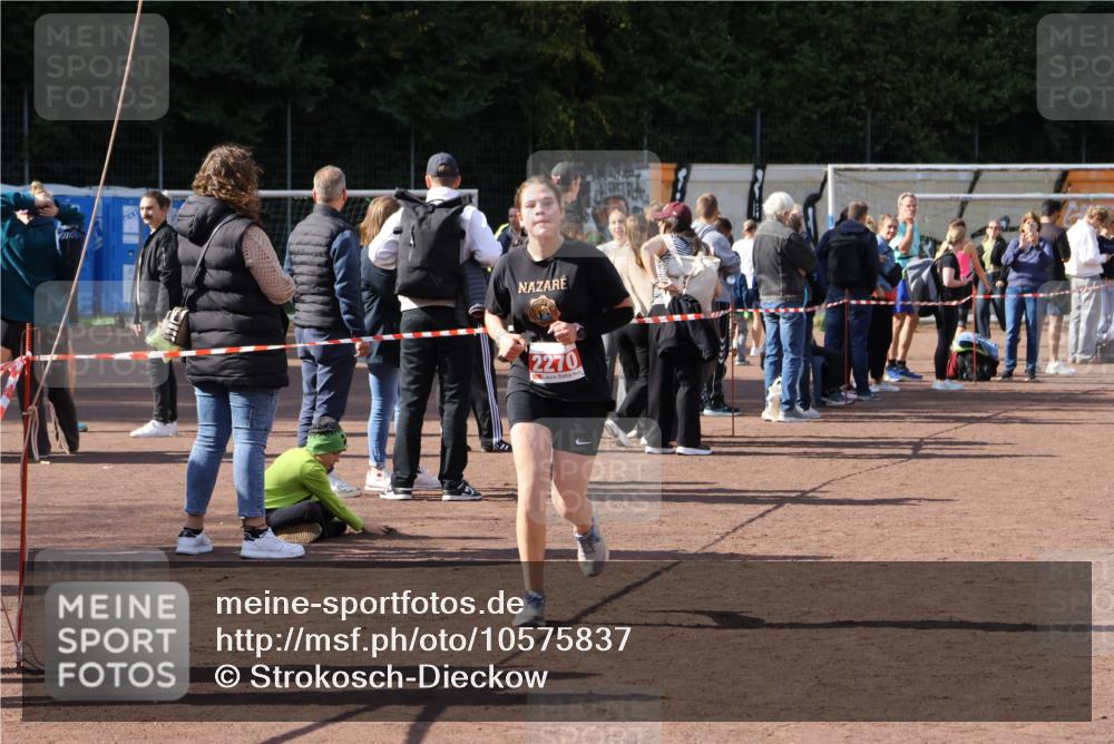 27.09.2026 - 35. Volkslauf durch das schöne Alstertal Strokosch-Dieckow http://msf.ph/oto/10575837 27.09.2026 12:37:31 Ziel 2270 meine-sportfotos.de