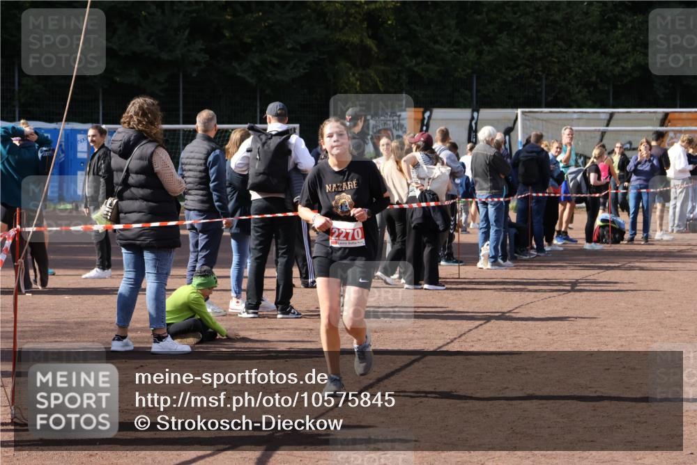 27.09.2026 - 35. Volkslauf durch das schöne Alstertal Strokosch-Dieckow http://msf.ph/oto/10575845 27.09.2026 12:37:31 Ziel 2270 meine-sportfotos.de
