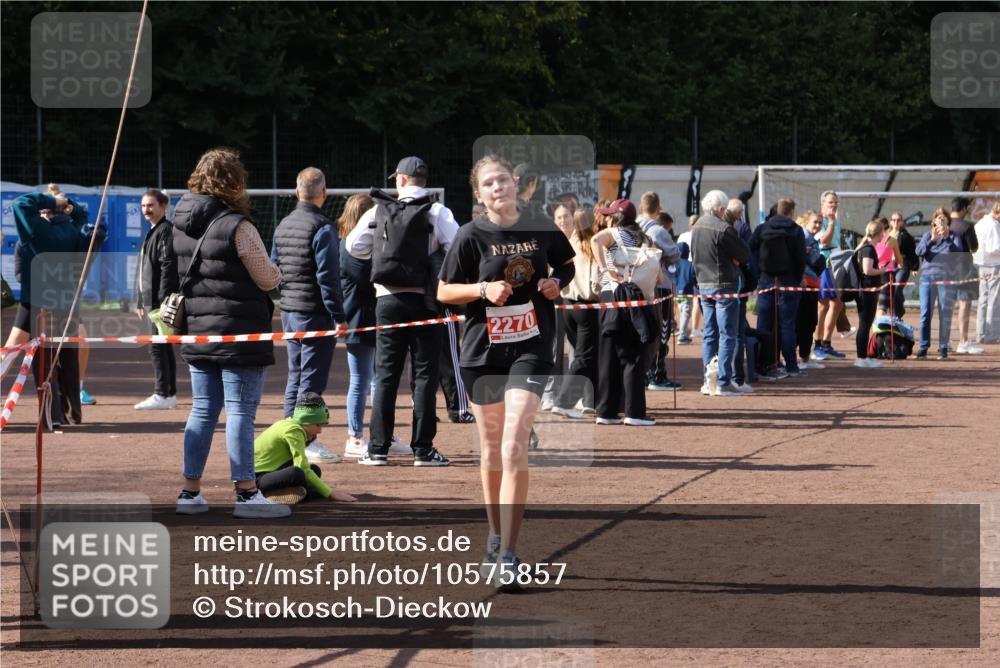27.09.2026 - 35. Volkslauf durch das schöne Alstertal Strokosch-Dieckow http://msf.ph/oto/10575857 27.09.2026 12:37:31 Ziel 2270 meine-sportfotos.de
