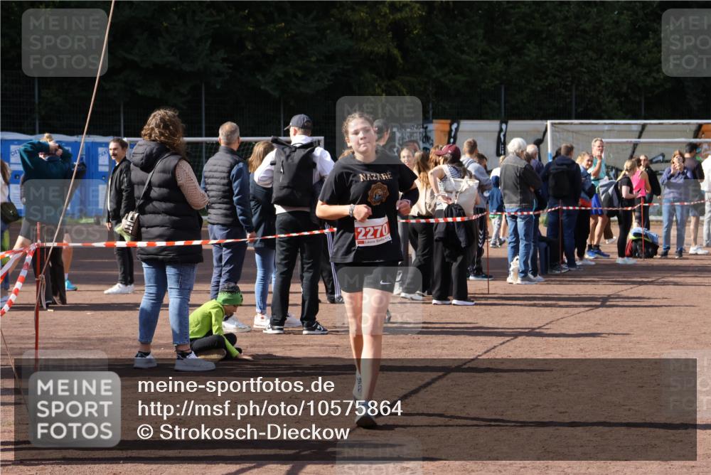27.09.2026 - 35. Volkslauf durch das schöne Alstertal Strokosch-Dieckow http://msf.ph/oto/10575864 27.09.2026 12:37:31 Ziel 2270 meine-sportfotos.de
