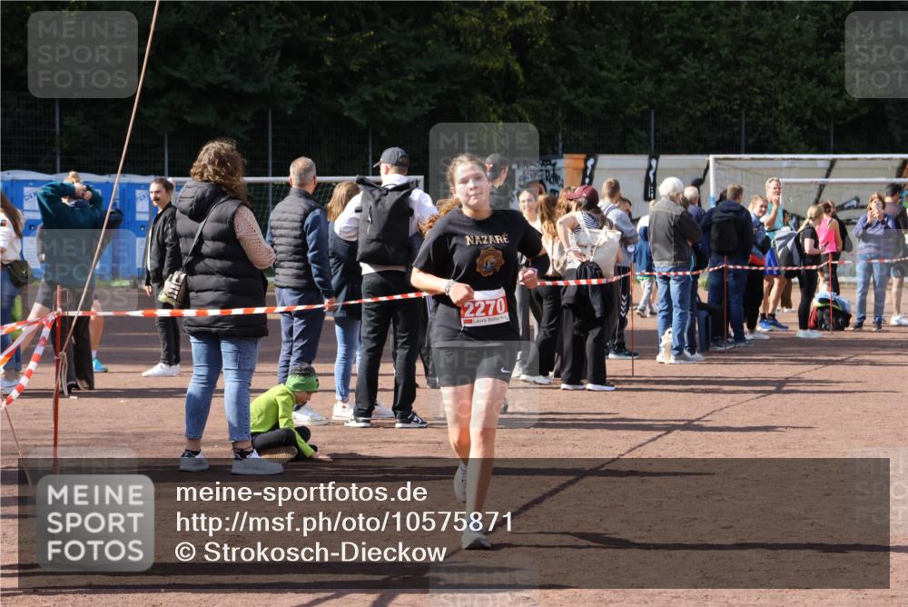 27.09.2026 - 35. Volkslauf durch das schöne Alstertal Strokosch-Dieckow http://msf.ph/oto/10575871 27.09.2026 12:37:31 Ziel 2270 meine-sportfotos.de