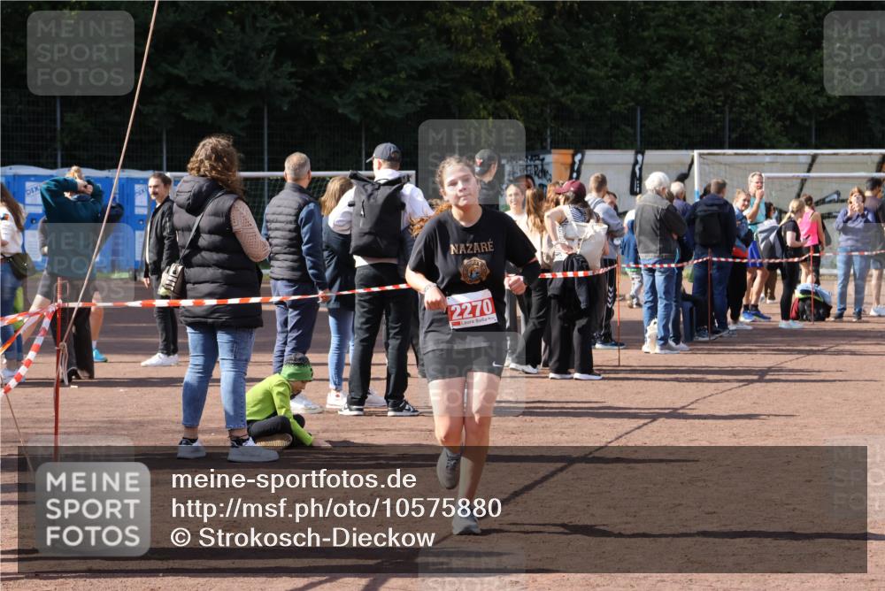 27.09.2026 - 35. Volkslauf durch das schöne Alstertal Strokosch-Dieckow http://msf.ph/oto/10575880 27.09.2026 12:37:32 Ziel 2270 meine-sportfotos.de