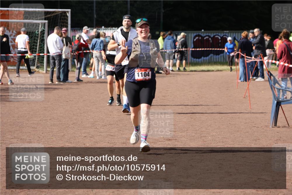 27.09.2026 - 35. Volkslauf durch das schöne Alstertal Strokosch-Dieckow http://msf.ph/oto/10575914 27.09.2026 12:30:19 Ziel 1074, 1104, 2398 meine-sportfotos.de