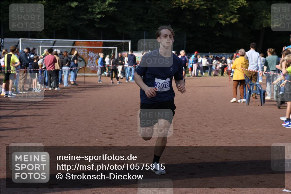 27.09.2026 - 35. Volkslauf durch das schöne Alstertal Strokosch-Dieckow http://msf.ph/oto/10575915 27.09.2026 11:20:01 Ziel 3398, 3978 meine-sportfotos.de