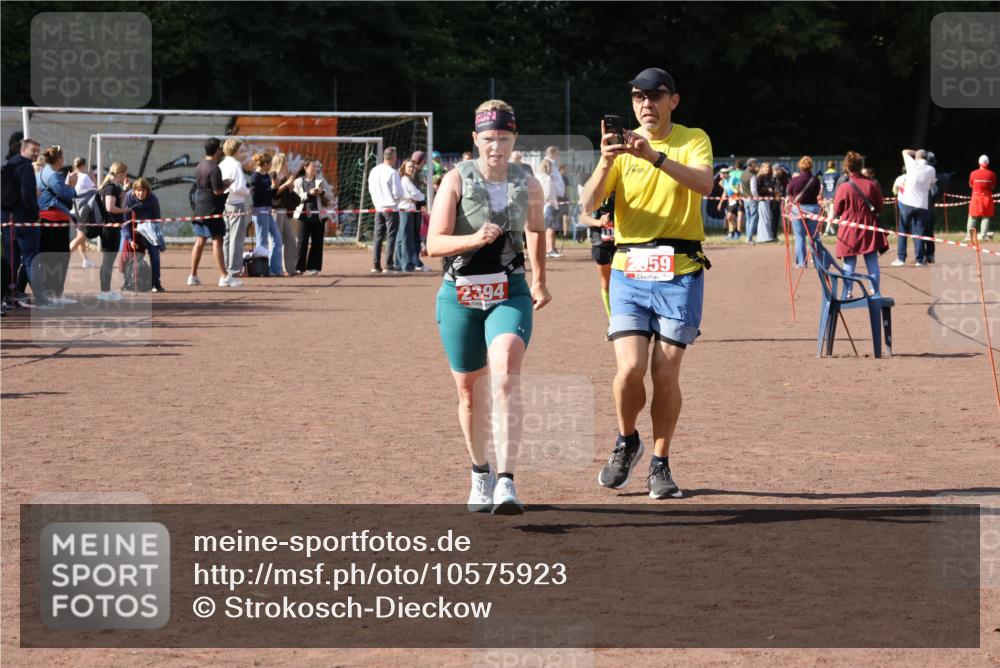27.09.2026 - 35. Volkslauf durch das schöne Alstertal Strokosch-Dieckow http://msf.ph/oto/10575923 27.09.2026 12:37:56 Ziel 1134, 2394, 2959 meine-sportfotos.de