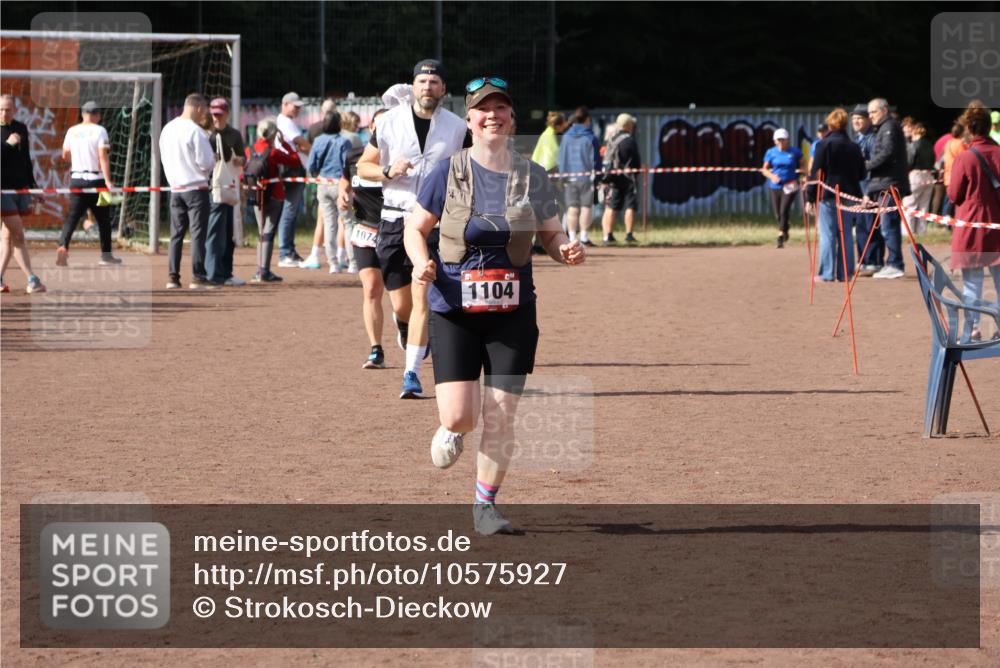 27.09.2026 - 35. Volkslauf durch das schöne Alstertal Strokosch-Dieckow http://msf.ph/oto/10575927 27.09.2026 12:30:19 Ziel 1074, 1104, 2398 meine-sportfotos.de