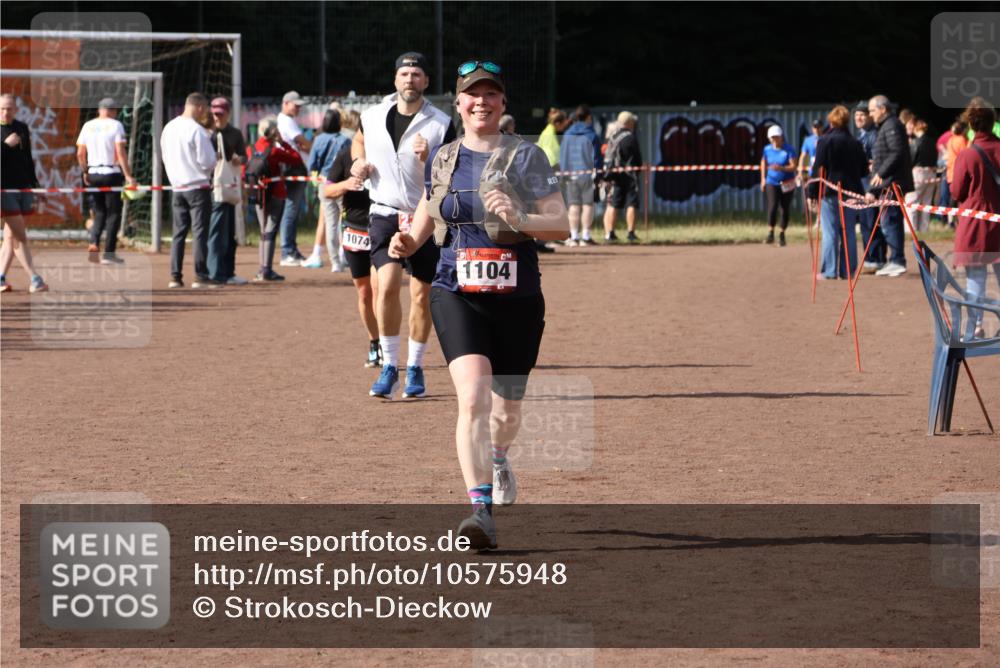 27.09.2026 - 35. Volkslauf durch das schöne Alstertal Strokosch-Dieckow http://msf.ph/oto/10575948 27.09.2026 12:30:19 Ziel 1074, 1104, 2398 meine-sportfotos.de