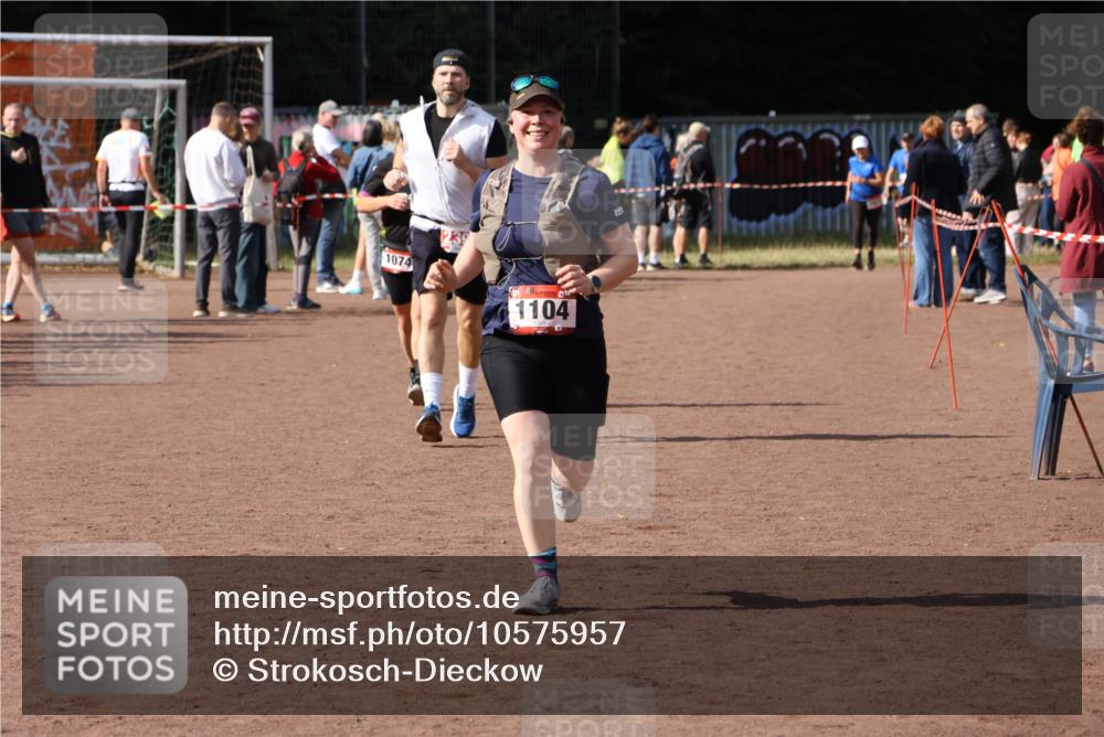 27.09.2026 - 35. Volkslauf durch das schöne Alstertal Strokosch-Dieckow http://msf.ph/oto/10575957 27.09.2026 12:30:19 Ziel 1074, 1104, 2398 meine-sportfotos.de