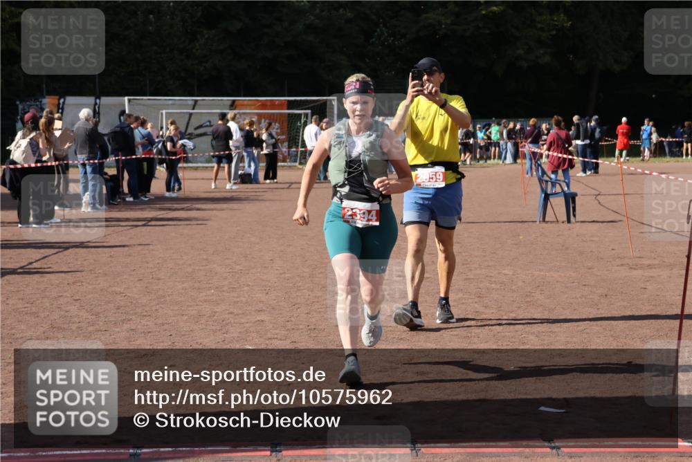 27.09.2026 - 35. Volkslauf durch das schöne Alstertal Strokosch-Dieckow http://msf.ph/oto/10575962 27.09.2026 12:37:57 Ziel 1134, 2394, 2959 meine-sportfotos.de