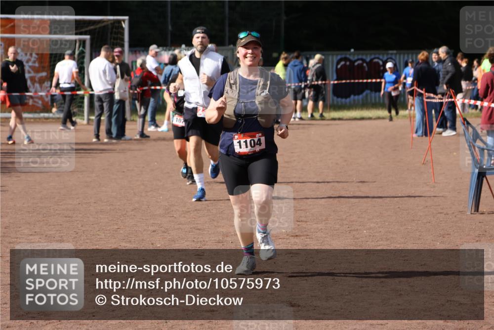 27.09.2026 - 35. Volkslauf durch das schöne Alstertal Strokosch-Dieckow http://msf.ph/oto/10575973 27.09.2026 12:30:19 Ziel 1074, 1104, 2398 meine-sportfotos.de