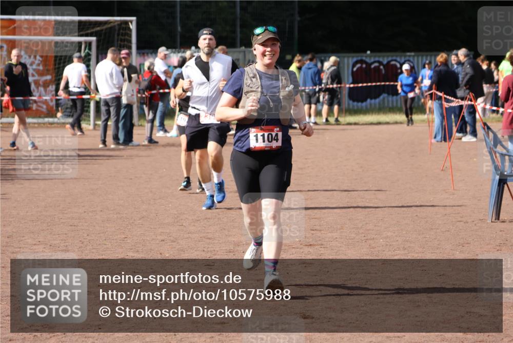 27.09.2026 - 35. Volkslauf durch das schöne Alstertal Strokosch-Dieckow http://msf.ph/oto/10575988 27.09.2026 12:30:19 Ziel 1074, 1104, 2398 meine-sportfotos.de
