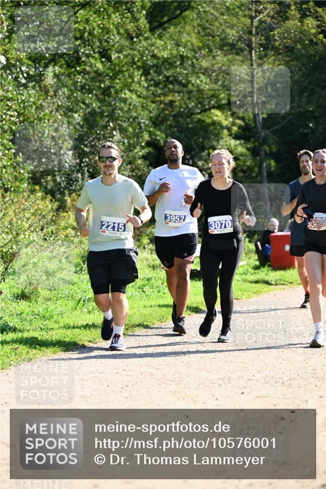 27.09.2026 - 35. Volkslauf durch das schöne Alstertal Dr. Thomas Lammeyer http://msf.ph/oto/10576001 27.09.2026 11:40:18 Laufen 2215, 34, 3952, 3070 meine-sportfotos.de