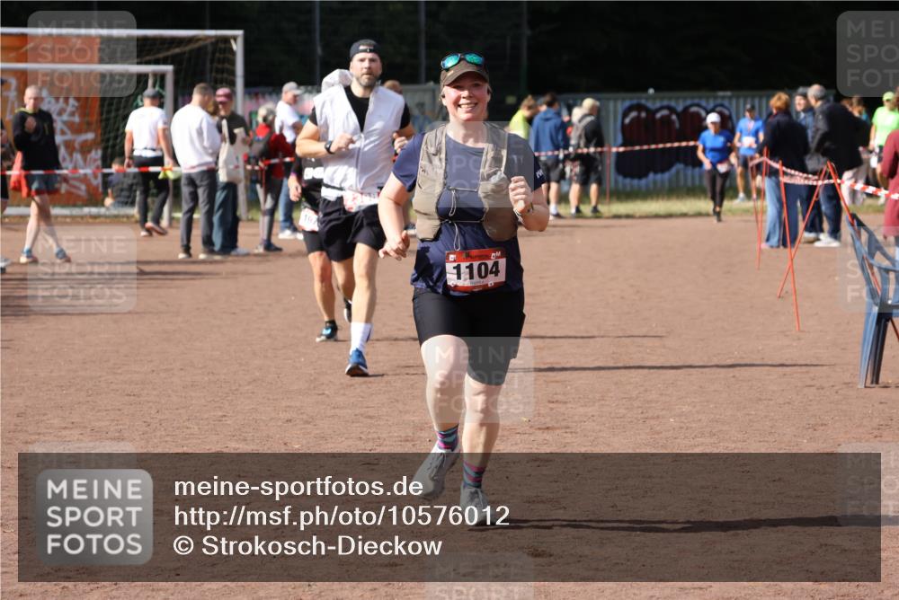 27.09.2026 - 35. Volkslauf durch das schöne Alstertal Strokosch-Dieckow http://msf.ph/oto/10576012 27.09.2026 12:30:19 Ziel 1074, 1104, 2398 meine-sportfotos.de