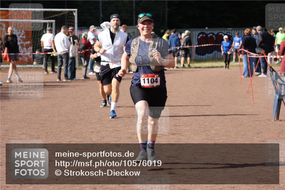 27.09.2026 - 35. Volkslauf durch das schöne Alstertal Strokosch-Dieckow http://msf.ph/oto/10576019 27.09.2026 12:30:20 Ziel 1074, 1104, 2398 meine-sportfotos.de