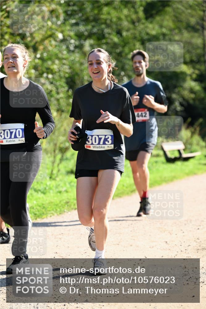27.09.2026 - 35. Volkslauf durch das schöne Alstertal Dr. Thomas Lammeyer http://msf.ph/oto/10576023 27.09.2026 11:40:21 Laufen 3070, 3073, 442 meine-sportfotos.de