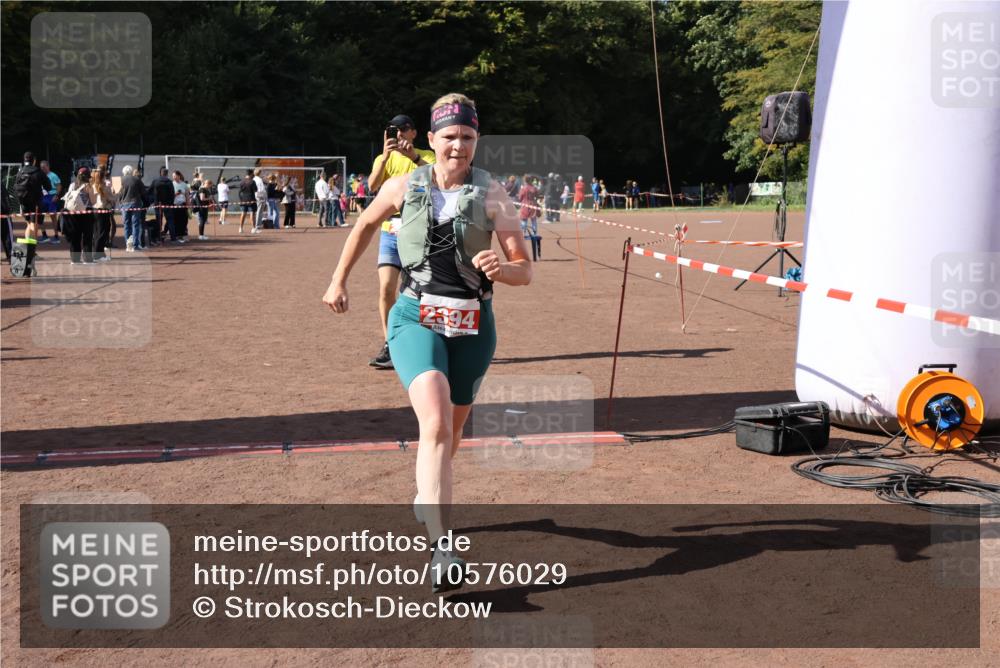 27.09.2026 - 35. Volkslauf durch das schöne Alstertal Strokosch-Dieckow http://msf.ph/oto/10576029 27.09.2026 12:37:58 Ziel 1134, 2394, 2959 meine-sportfotos.de