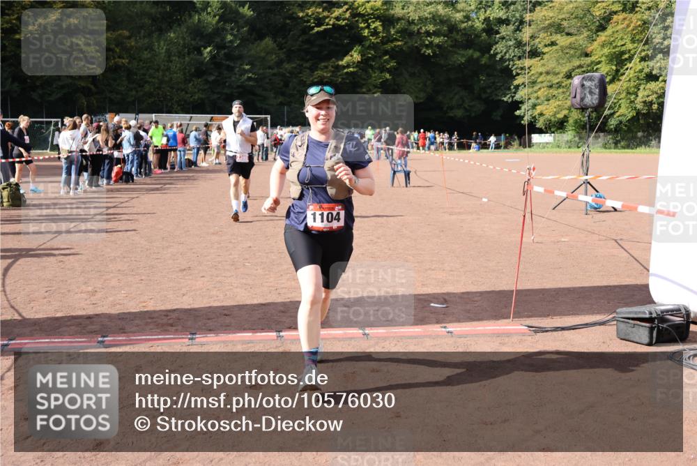 27.09.2026 - 35. Volkslauf durch das schöne Alstertal Strokosch-Dieckow http://msf.ph/oto/10576030 27.09.2026 12:30:23 Ziel 1074, 1104, 2398 meine-sportfotos.de