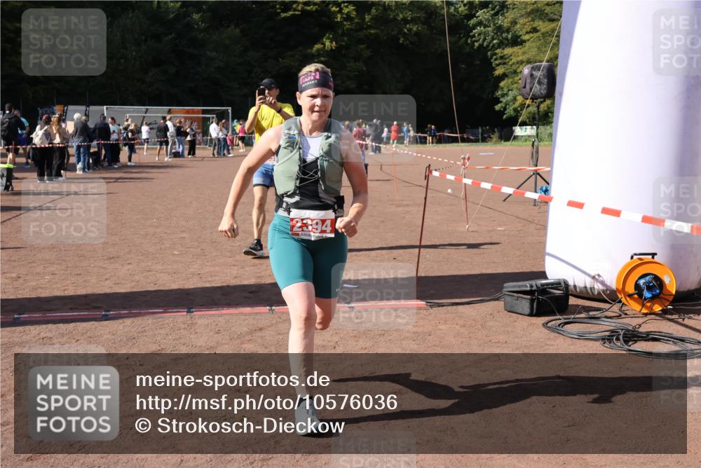 27.09.2026 - 35. Volkslauf durch das schöne Alstertal Strokosch-Dieckow http://msf.ph/oto/10576036 27.09.2026 12:37:58 Ziel 1134, 2394, 2959 meine-sportfotos.de