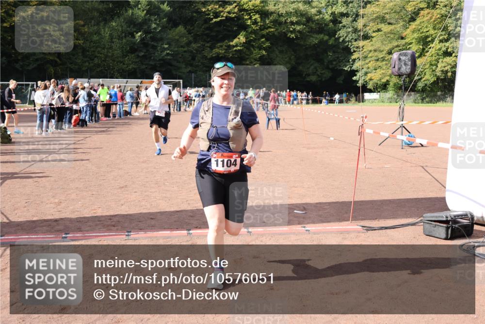 27.09.2026 - 35. Volkslauf durch das schöne Alstertal Strokosch-Dieckow http://msf.ph/oto/10576051 27.09.2026 12:30:23 Ziel 1074, 1104, 2398 meine-sportfotos.de