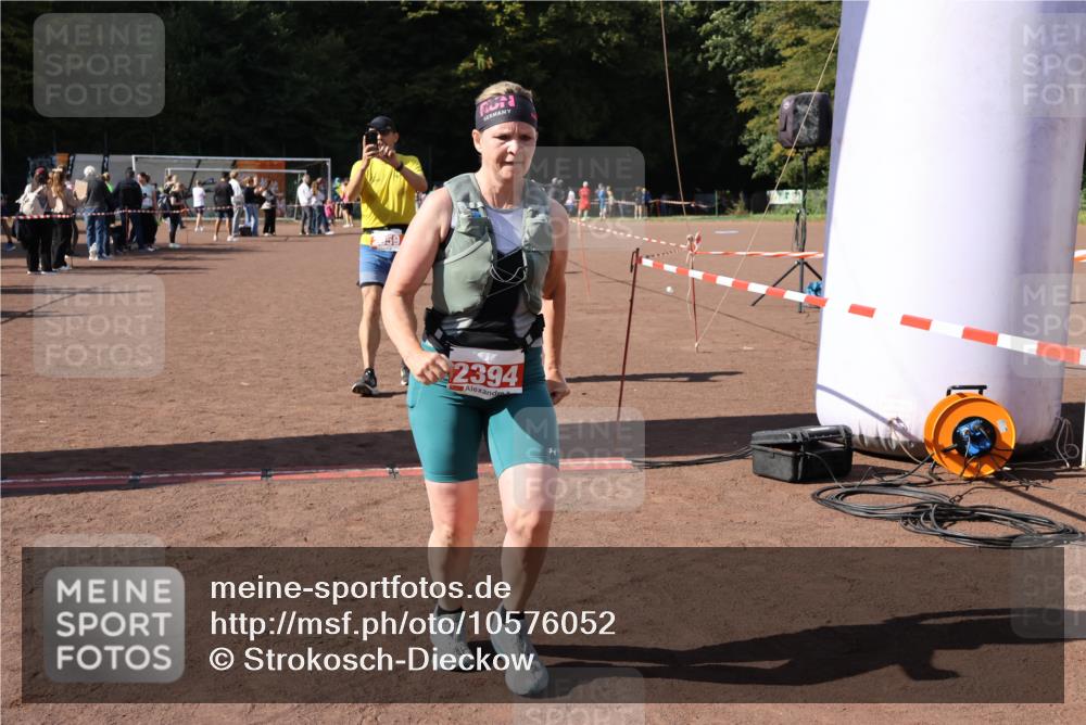 27.09.2026 - 35. Volkslauf durch das schöne Alstertal Strokosch-Dieckow http://msf.ph/oto/10576052 27.09.2026 12:37:58 Ziel 1134, 2394, 2959 meine-sportfotos.de